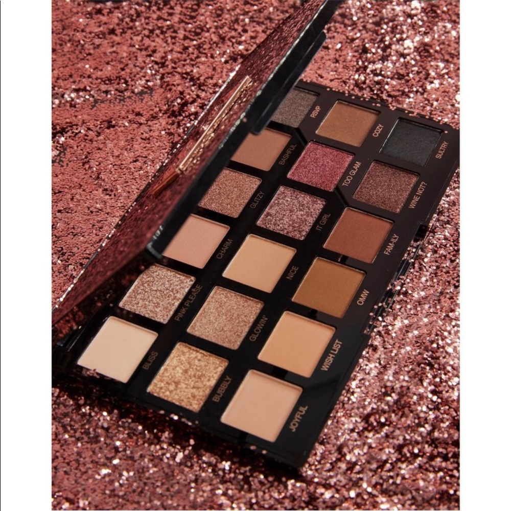 L.A. Girl Holiday Eyeshadow Palette - Holi Slay - Picture 5 of 6